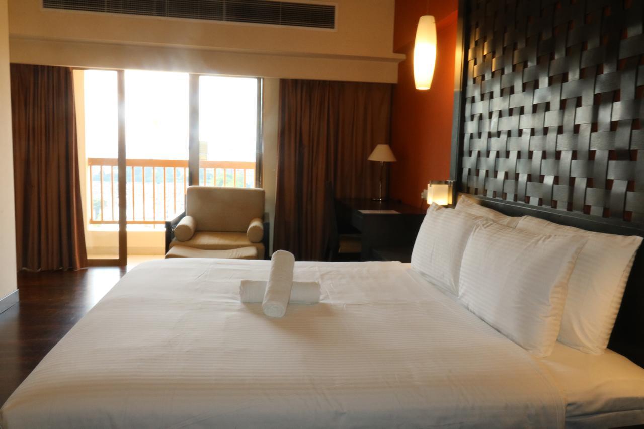 Millennium Suite At Pyramid Tower Petaling Jaya Ngoại thất bức ảnh